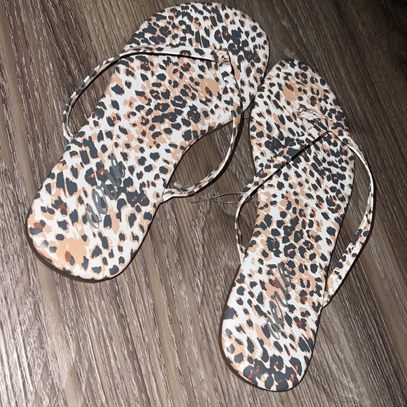 Aerie leopard flip flops - Picture 5 of 7